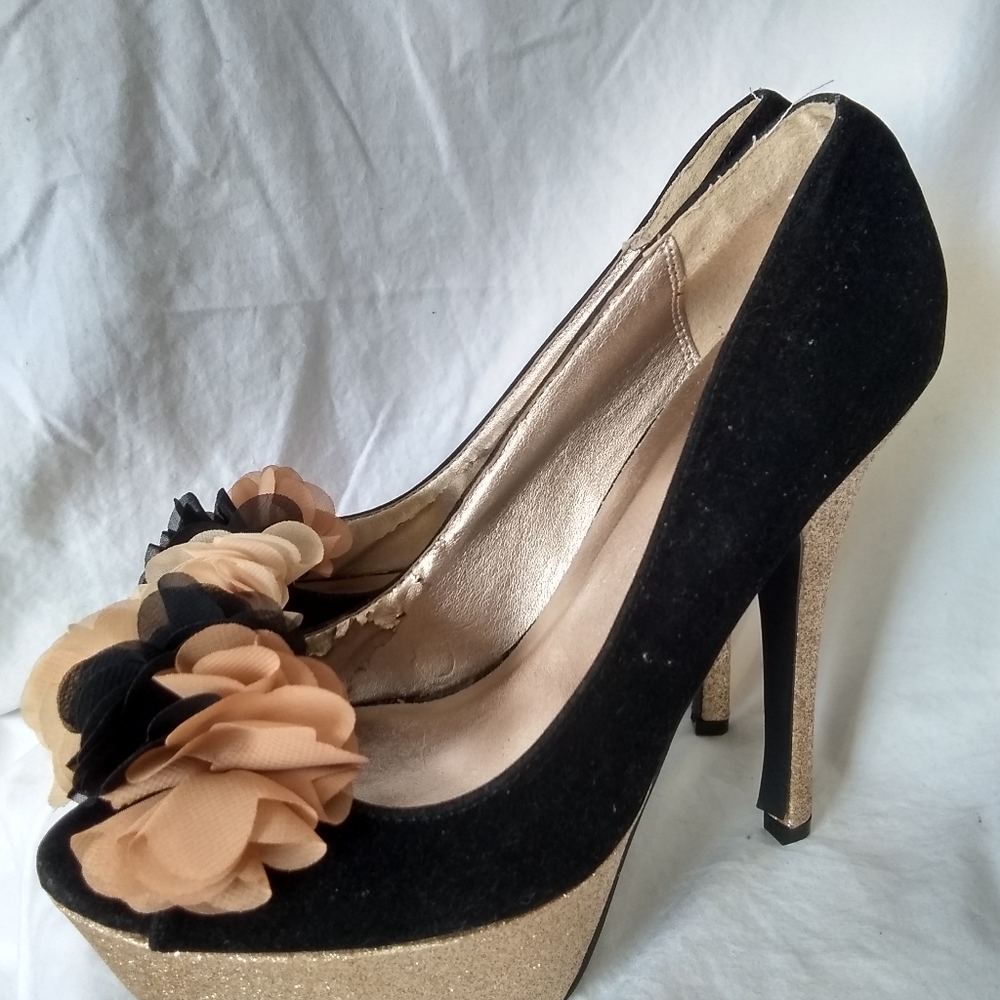 Dazzling gold Tinkerbell stilettos - Picture 4 of 13
